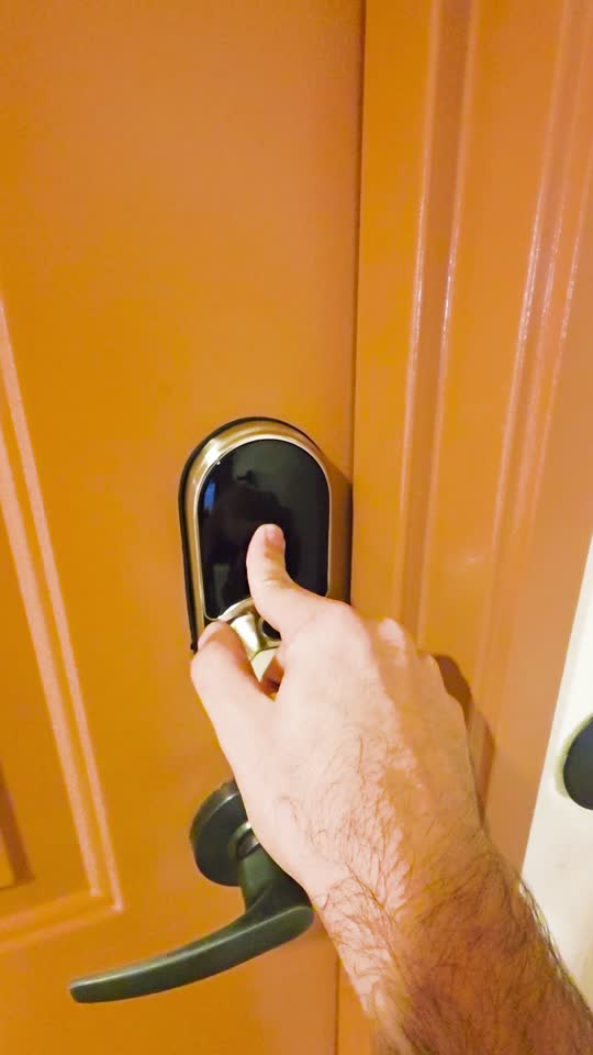 Installed smart lock, demonstration 2