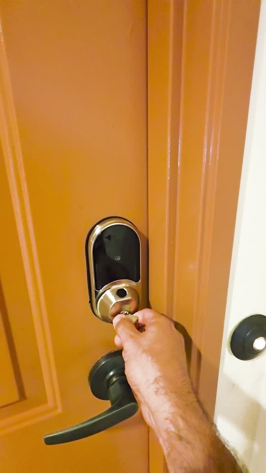 Installed smart lock, demonstration 4